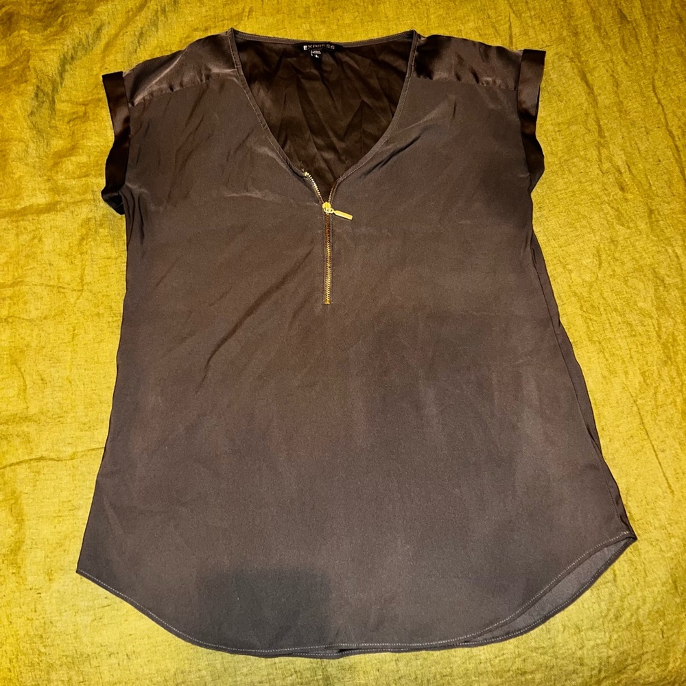Brand: express Color: forest green (silk) Size : small
